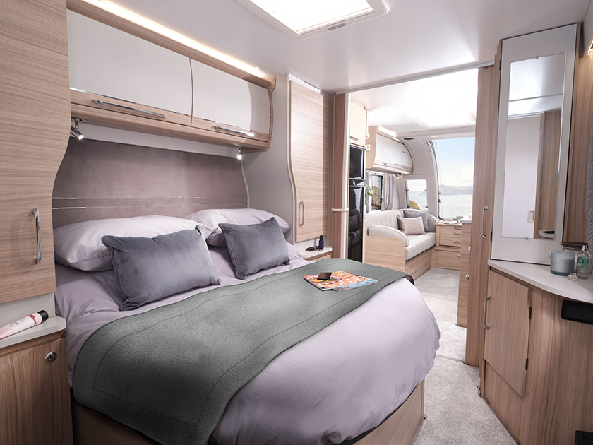 Unicorn-V-Cartagena-Bedroom-&-Lounge